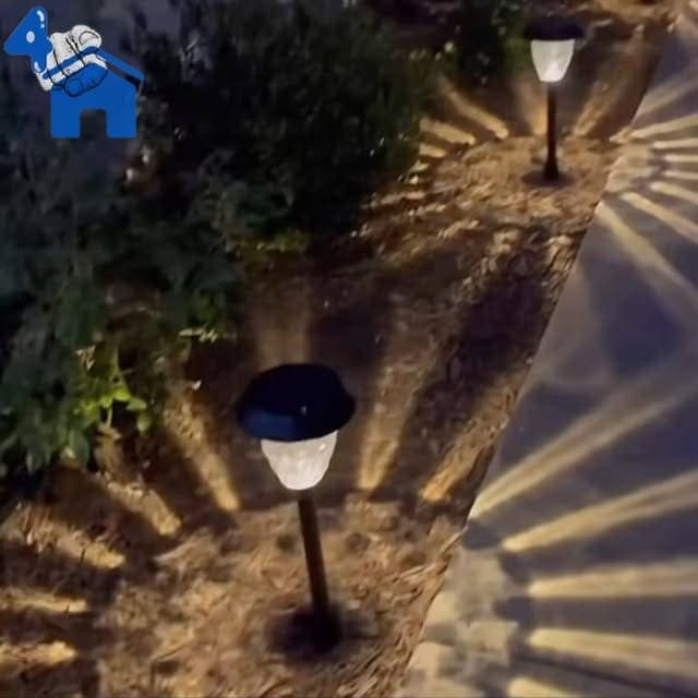 6 Pack Solar Lawn Lights — photo 4 of 5