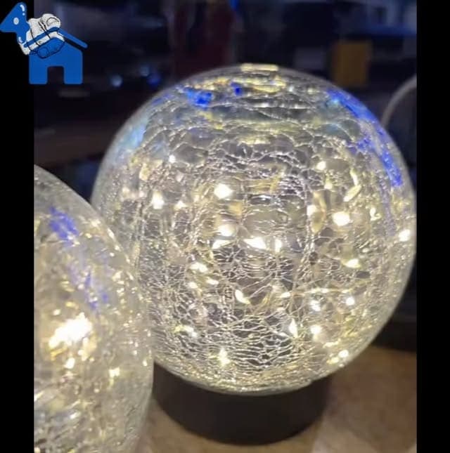 Cracked Glass Globe Solar LED Light — photo 4 of 5